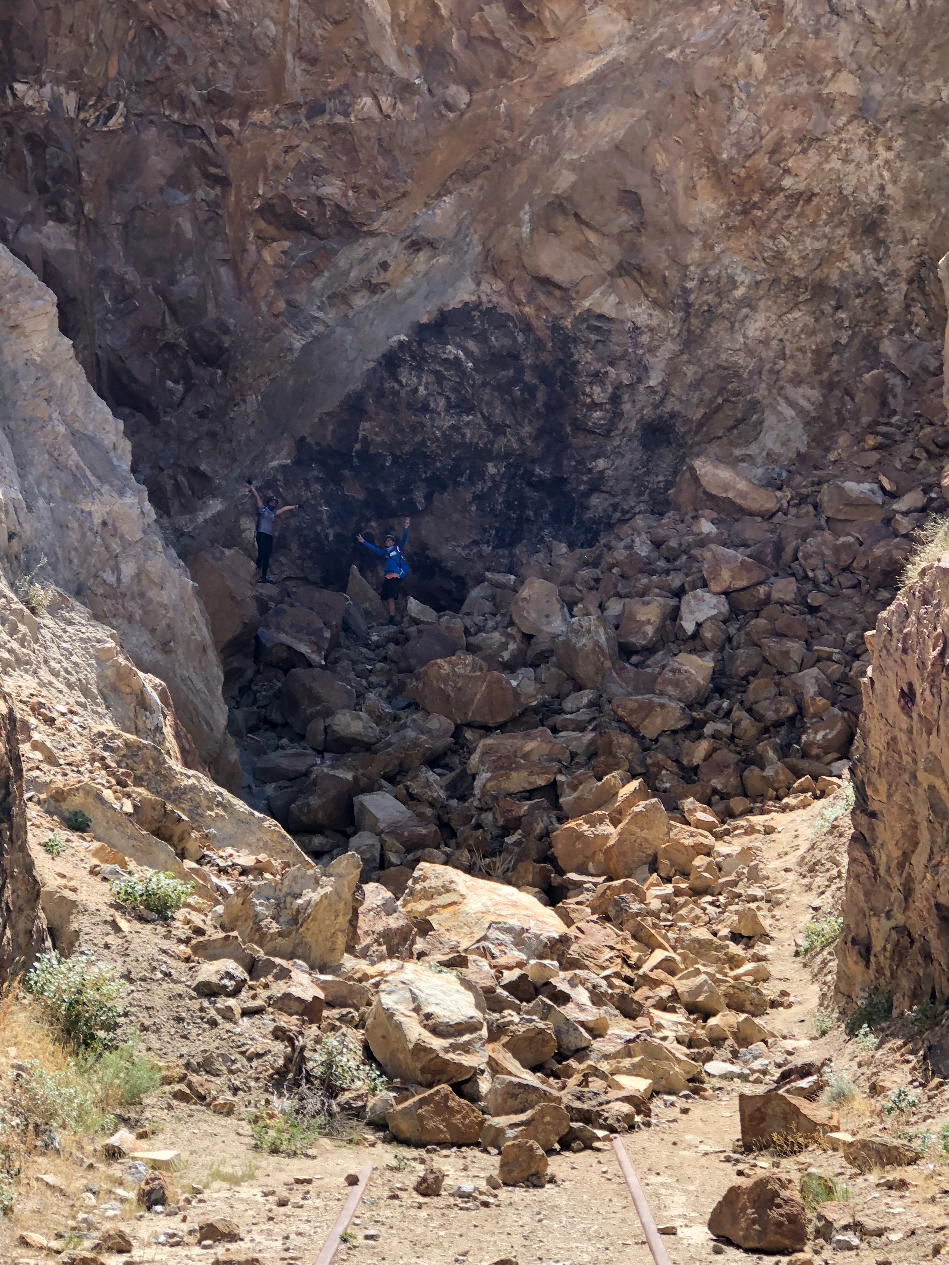 Tunnel 2.jpg