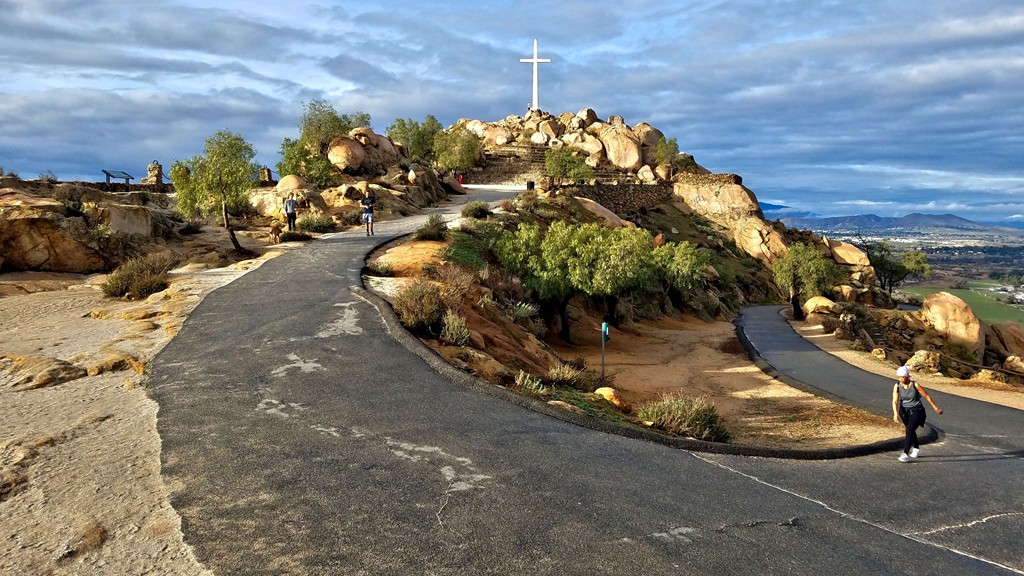 Easter Sunrise hilltop part of the Mission Inn and Riverside community &quot;plan.&quot;
