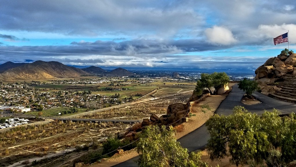 A scenic place to get a few photos of the area.