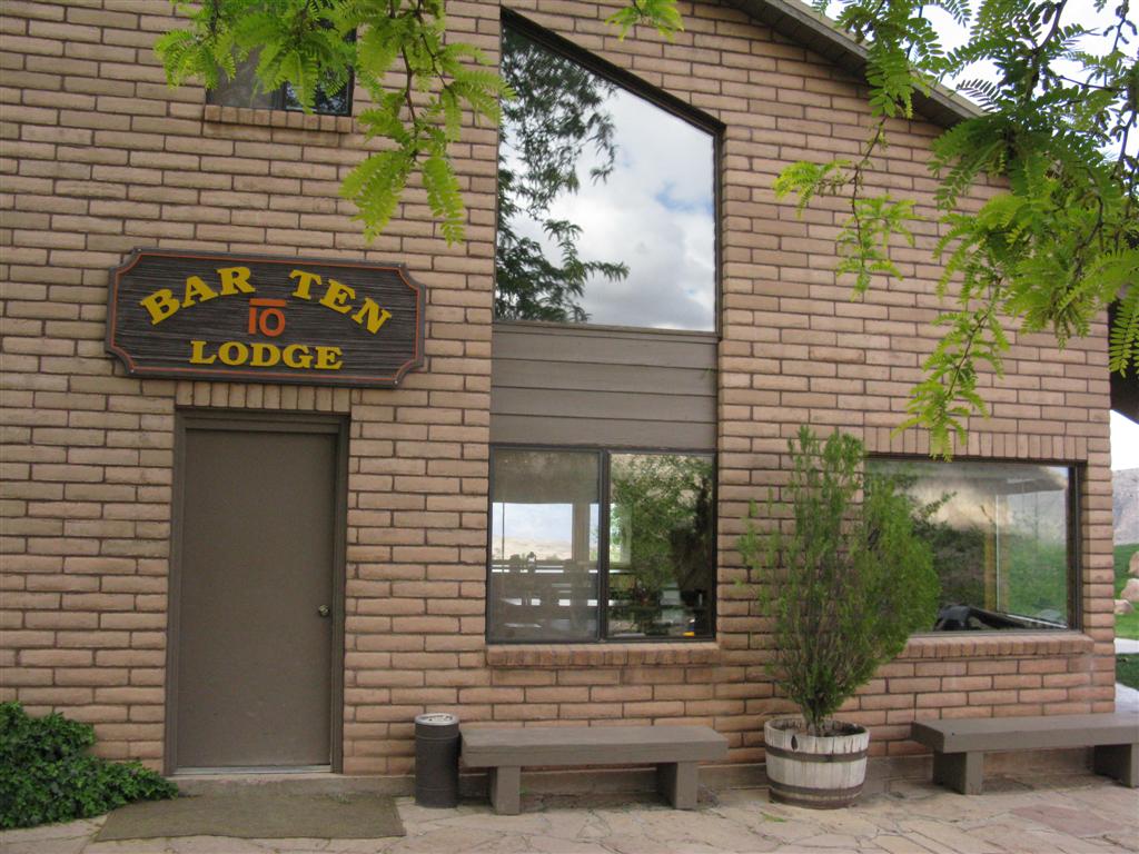 Bar 10-2.JPG