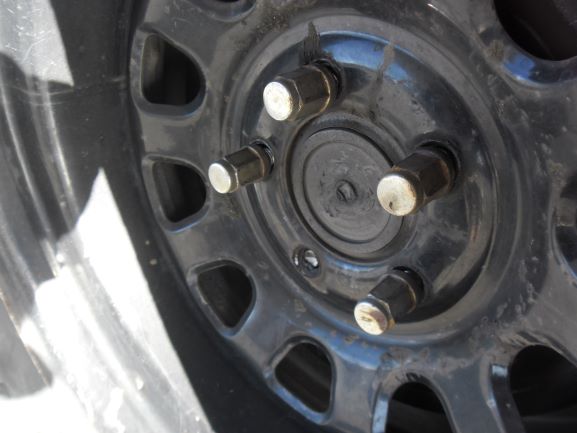 Broken Lug nut.JPG