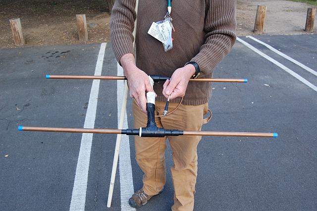 Close up &quot;a&quot; of 2 element antenna