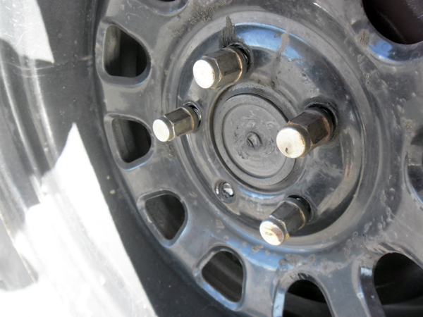Loose lugs nut resulted in a broken Lug nut