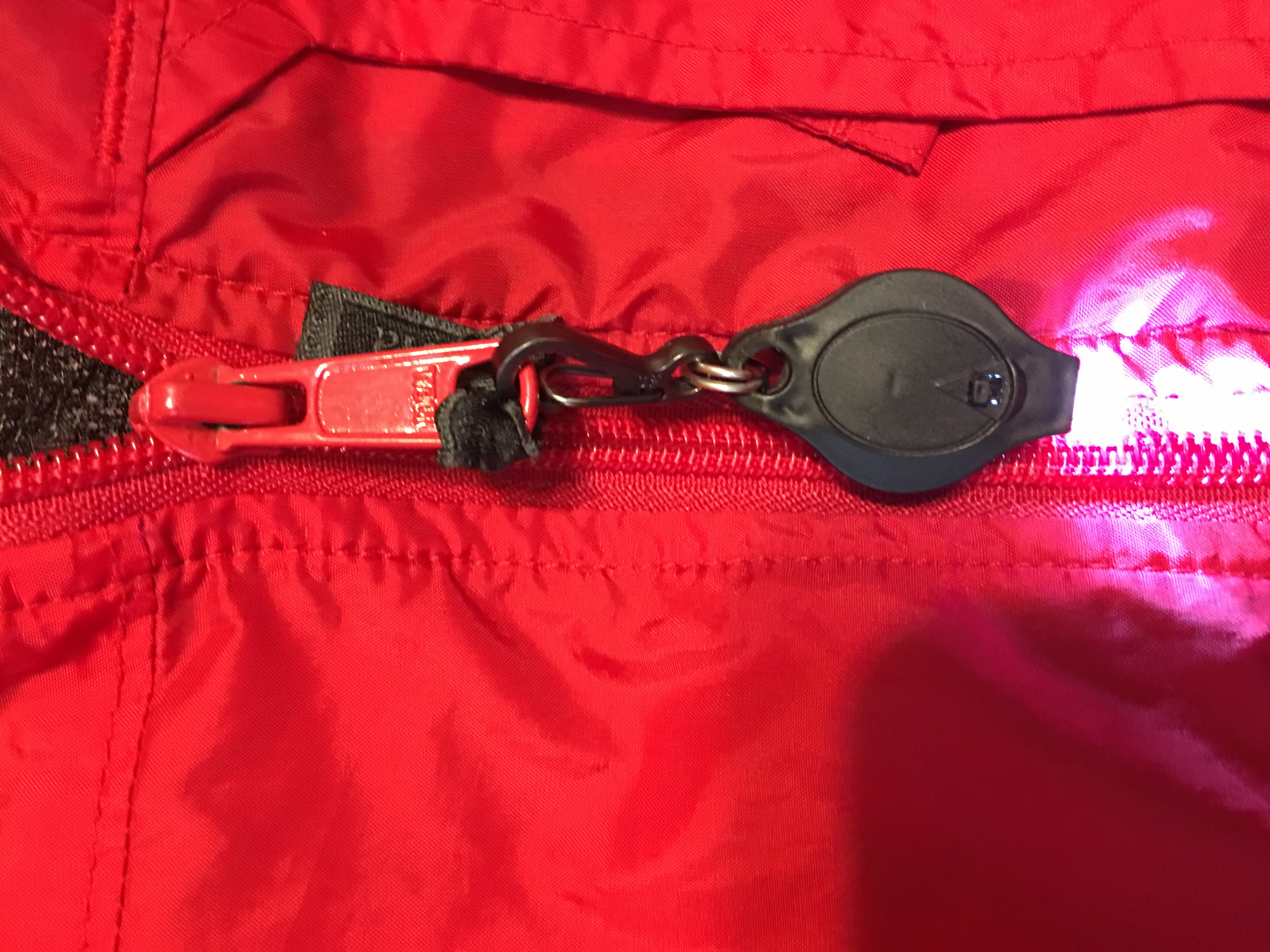 Button light/zipper pull