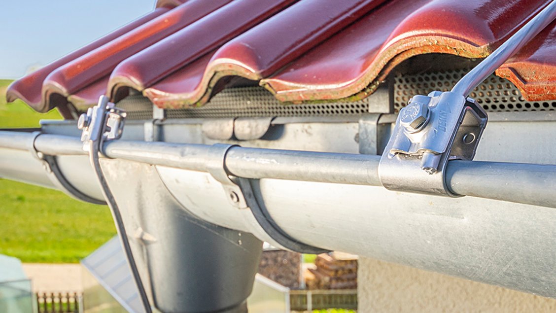 Rain gutter antenna-1.jpg