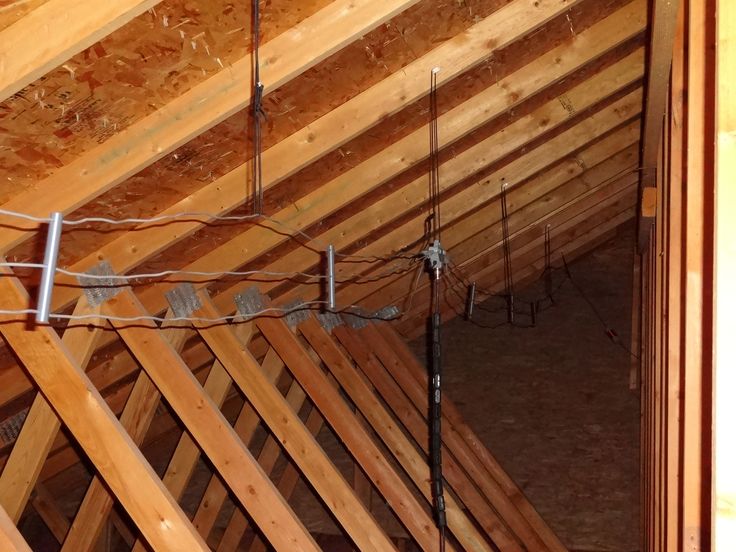 Attic di-pole.jpg