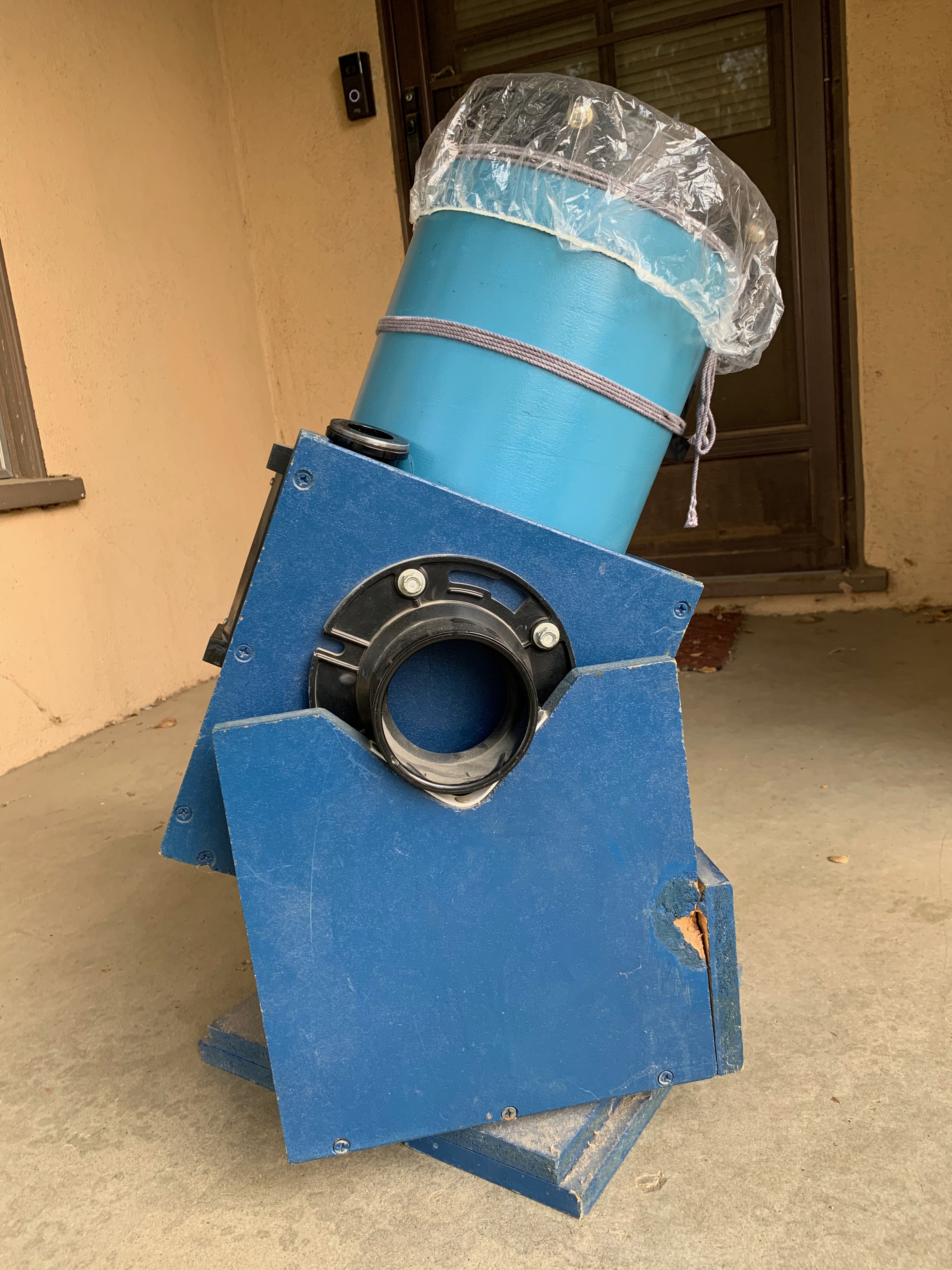 Sky Research 8&quot; F2.9 Dobsonian telescope