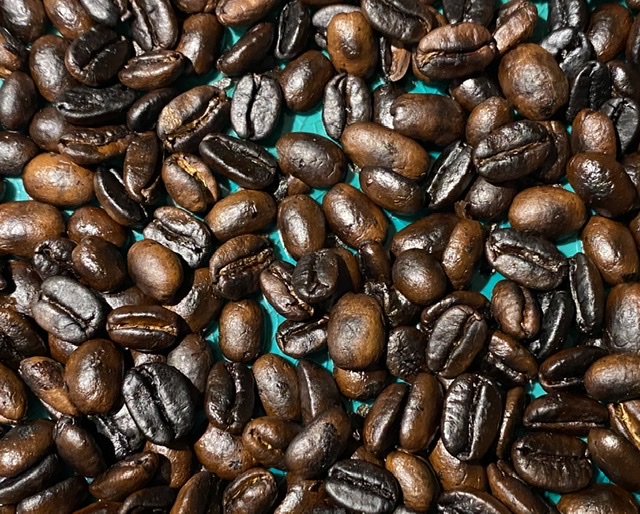 Color varies on either side of bean