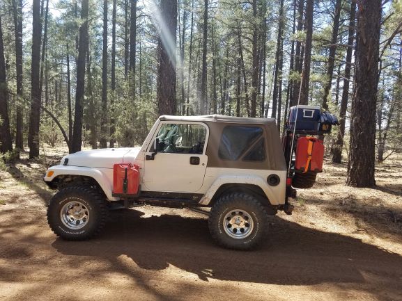 Gas Cans on a TJ-Reduced.jpg