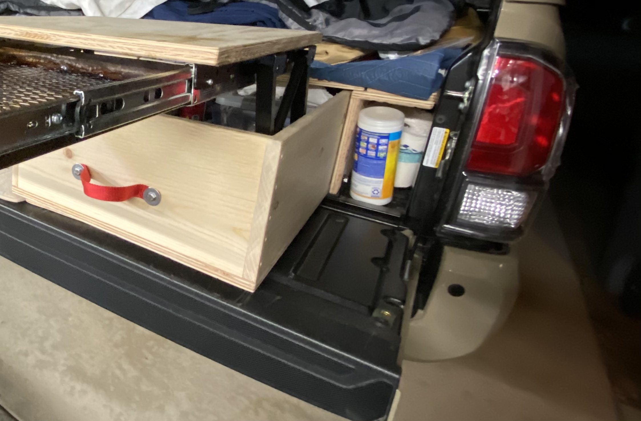 The open area in front of the wheel wells is a great place to put quick access items like tow straps, gloves, sanitation items and toiletries. Once the tailgate is shut, they stay put. Leave your tailgate unlocked while driving to facilitate easy entry to these vital items.
