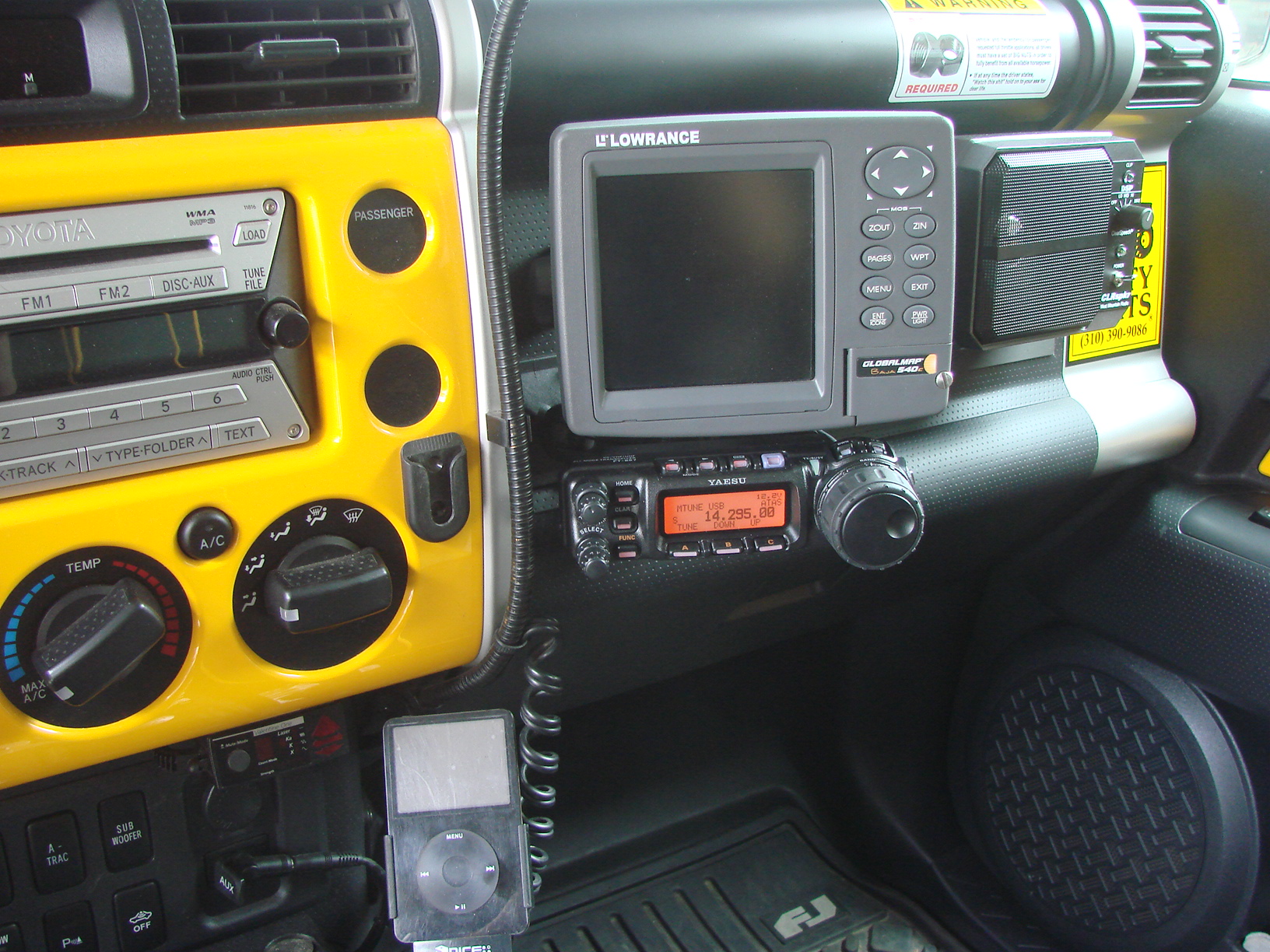 Yaesu FT857D mounted under Lowrance Baja 540 GPS (DSP spkr on right on dash)