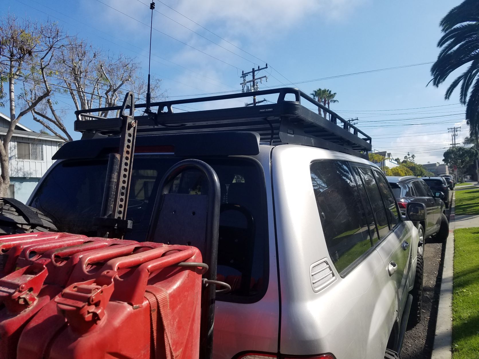 Front Runner Slimline rack for 100 Land Cruiser view 1.jpg