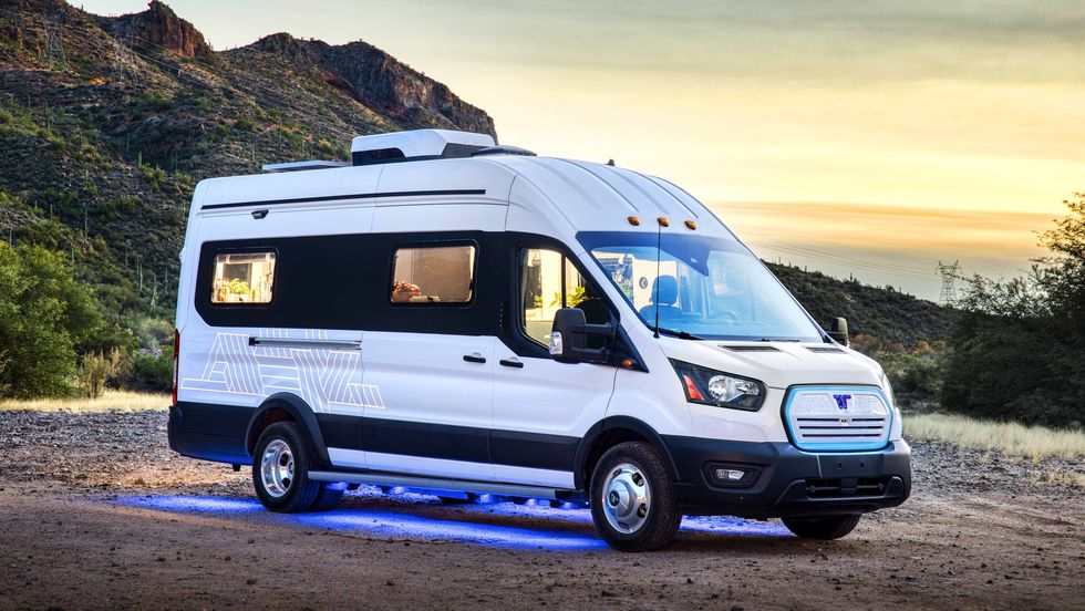 D-winnebago-van.jpg