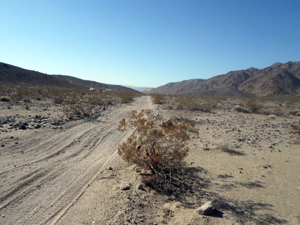 Mojave Road toward Shaw Pass.JPG