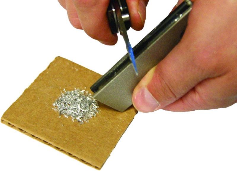 MagnesiumFireStarterUse.jpg