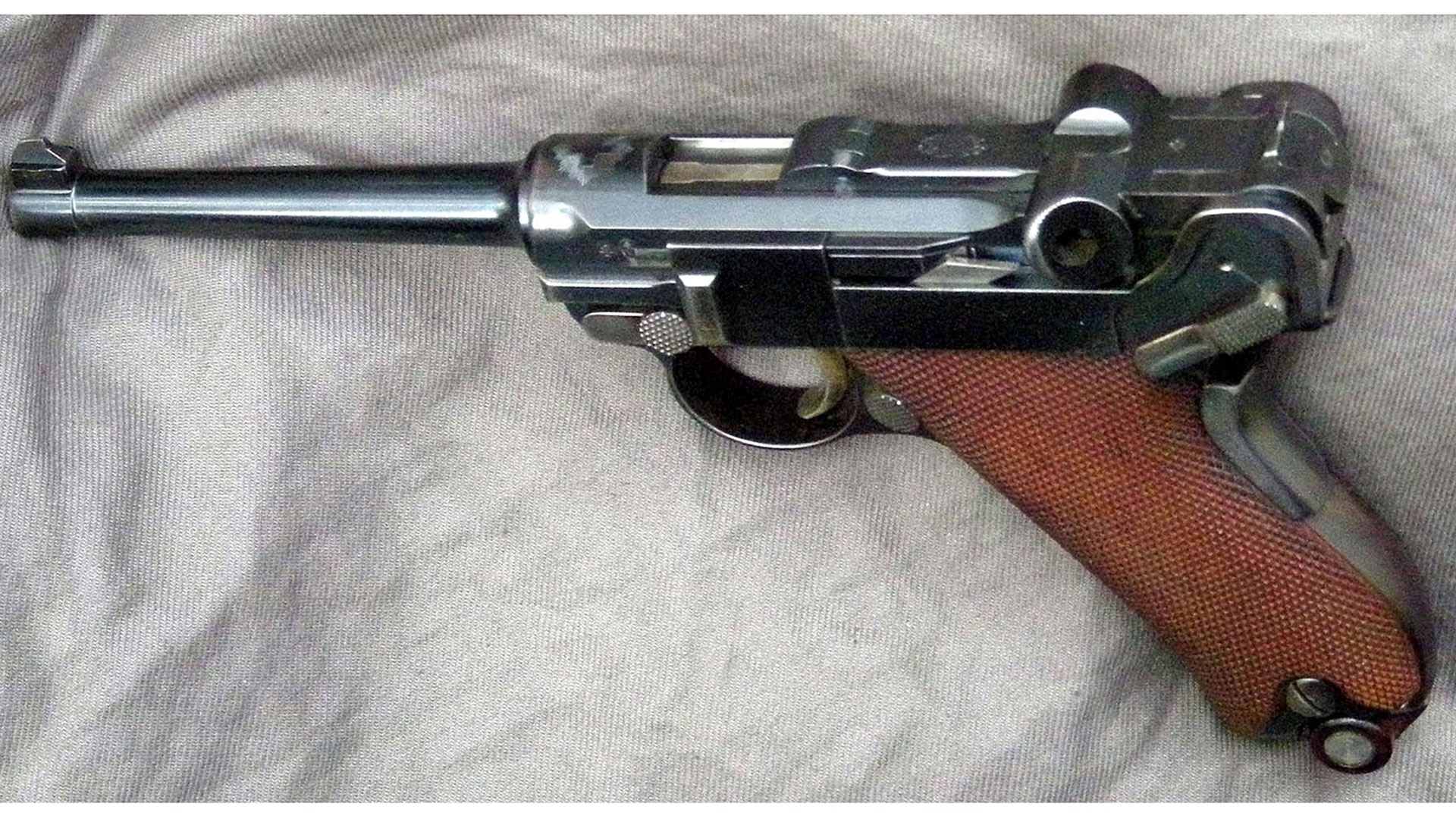 Model 1900 Parabellum pistol.jpg