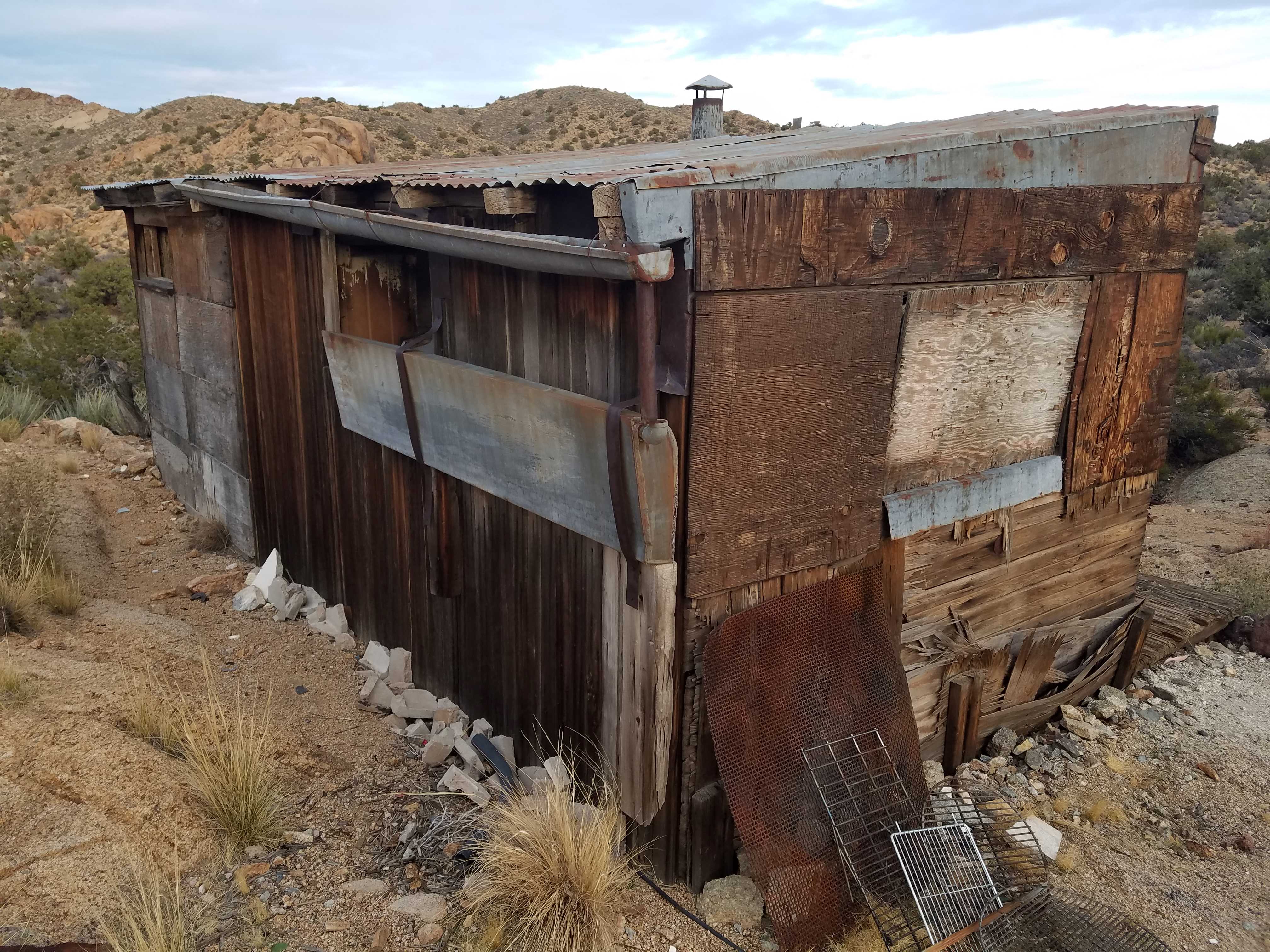 I-Kokoweef Miner Cabin S - Copy.jpg