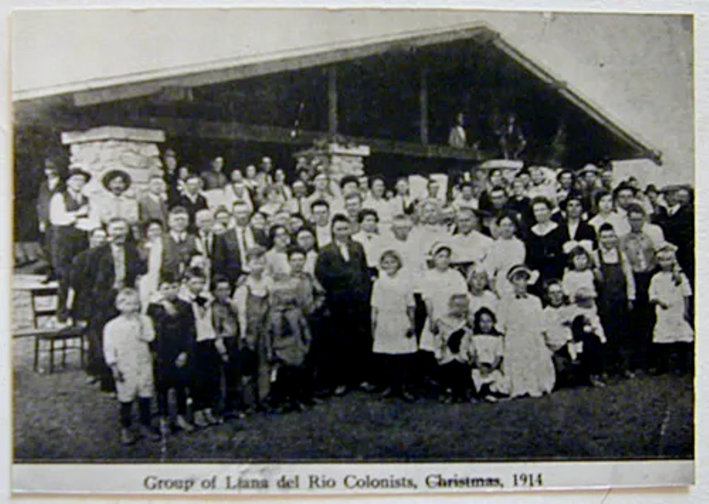A photo opportunity for Christmas 1914.