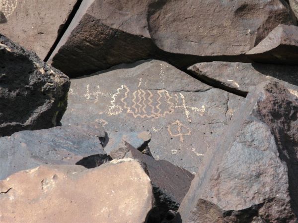 EM Petroglyphs-2.JPG