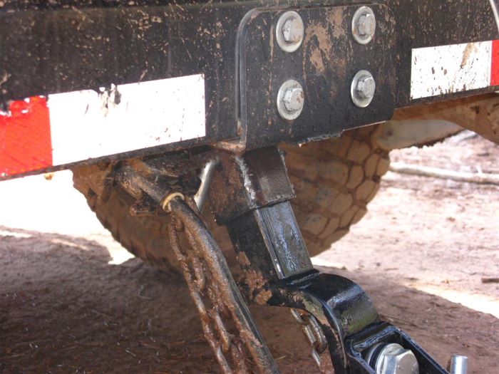 Broken Trailer HItch-1.JPG