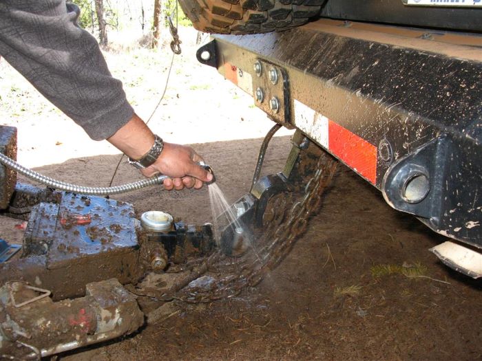 Broken Trailer HItch-2.JPG