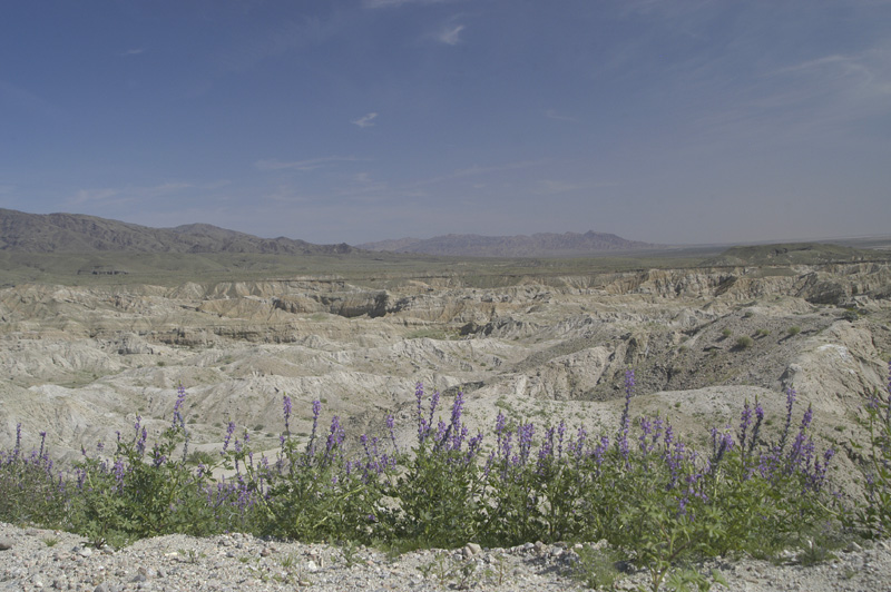View of the Mecca mud hills, Orocopia Mtns on the left, Chocolate Mtns in the distant center