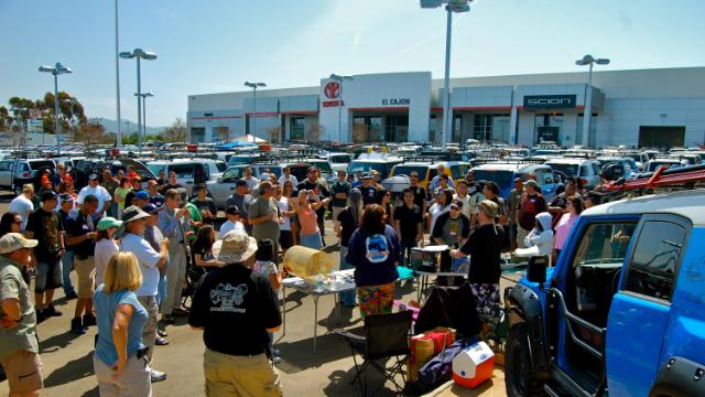 Big crowd waiting for the raffle prizes