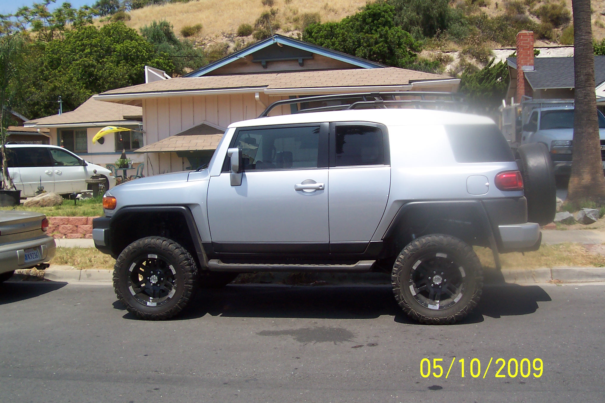 Tiny's FJC with my old procomp xterrain mt's