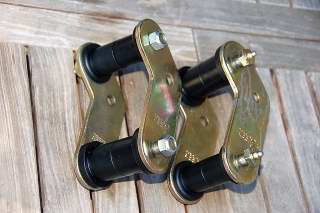 boomerang shackles