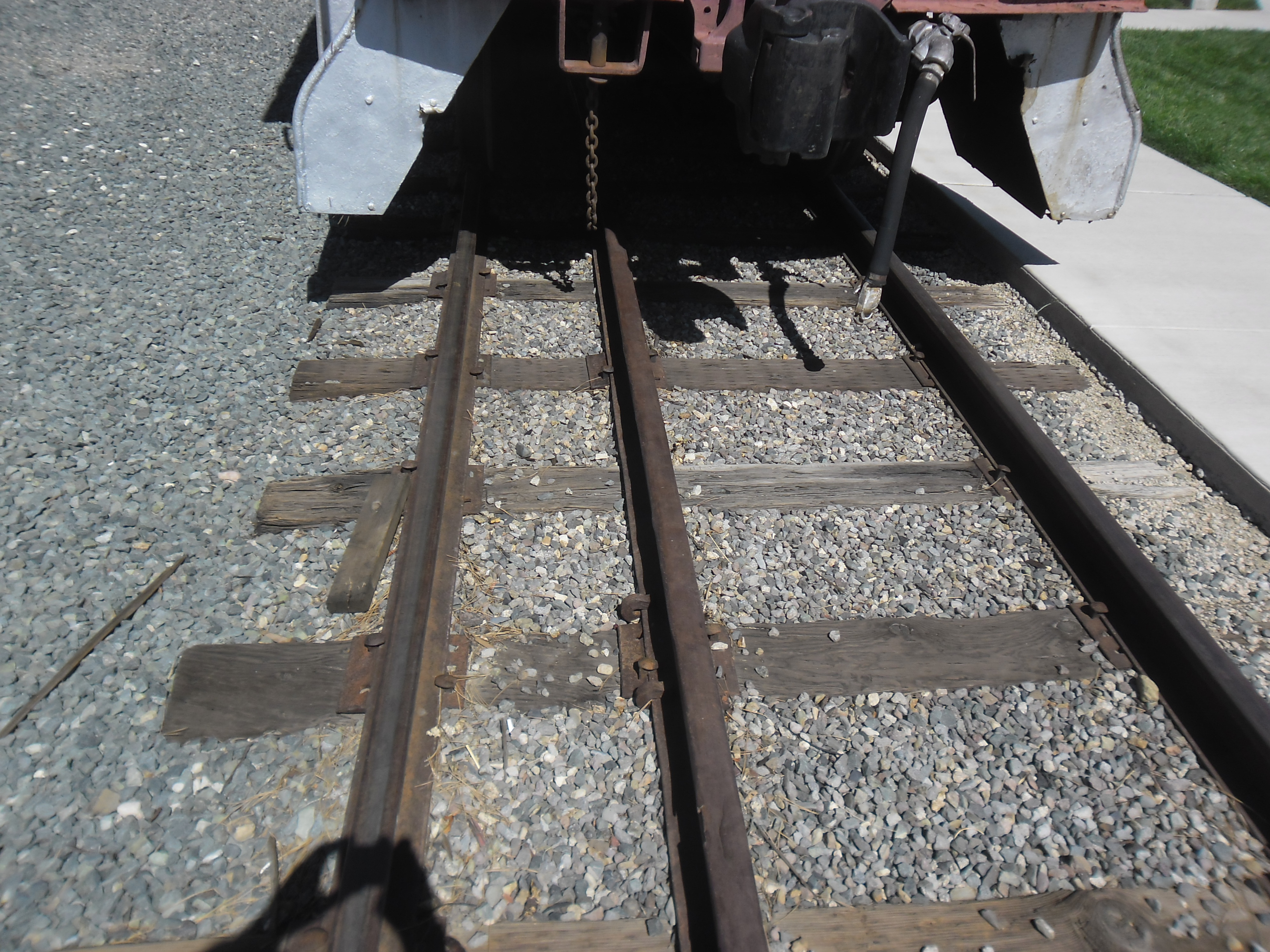 3 rails for both narrow and standard