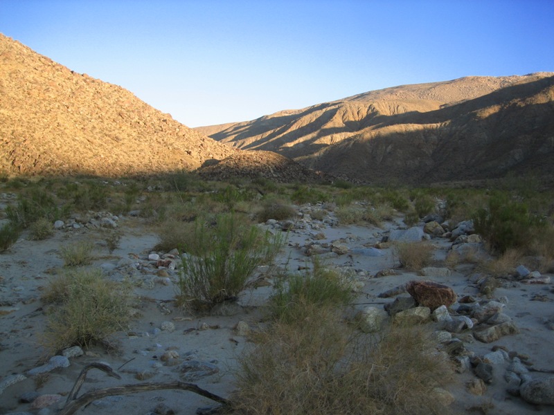 The trail is on the right side of the photo. There were hardly any distinguishable tracks in many places.