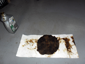 It wicked up all that oil in just a few seconds. Notice how clean the floor is above