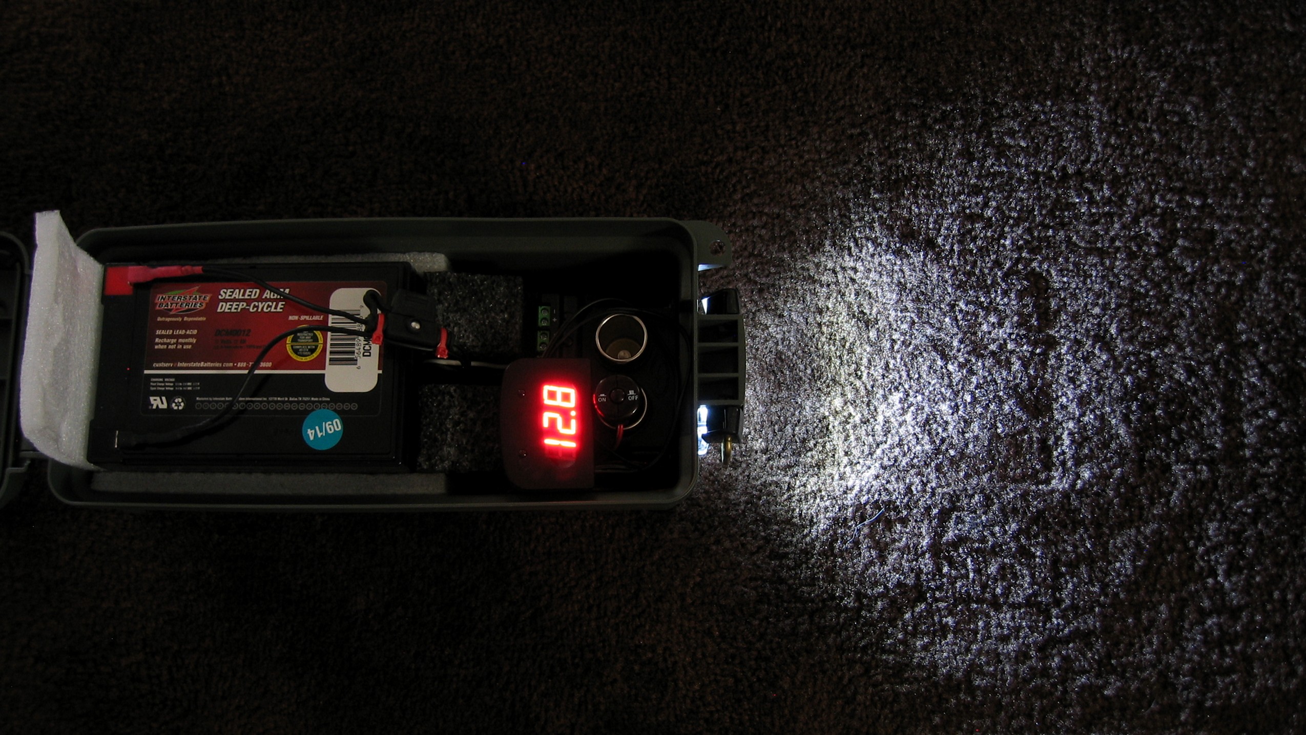 Simple voltmeter and LED light running.