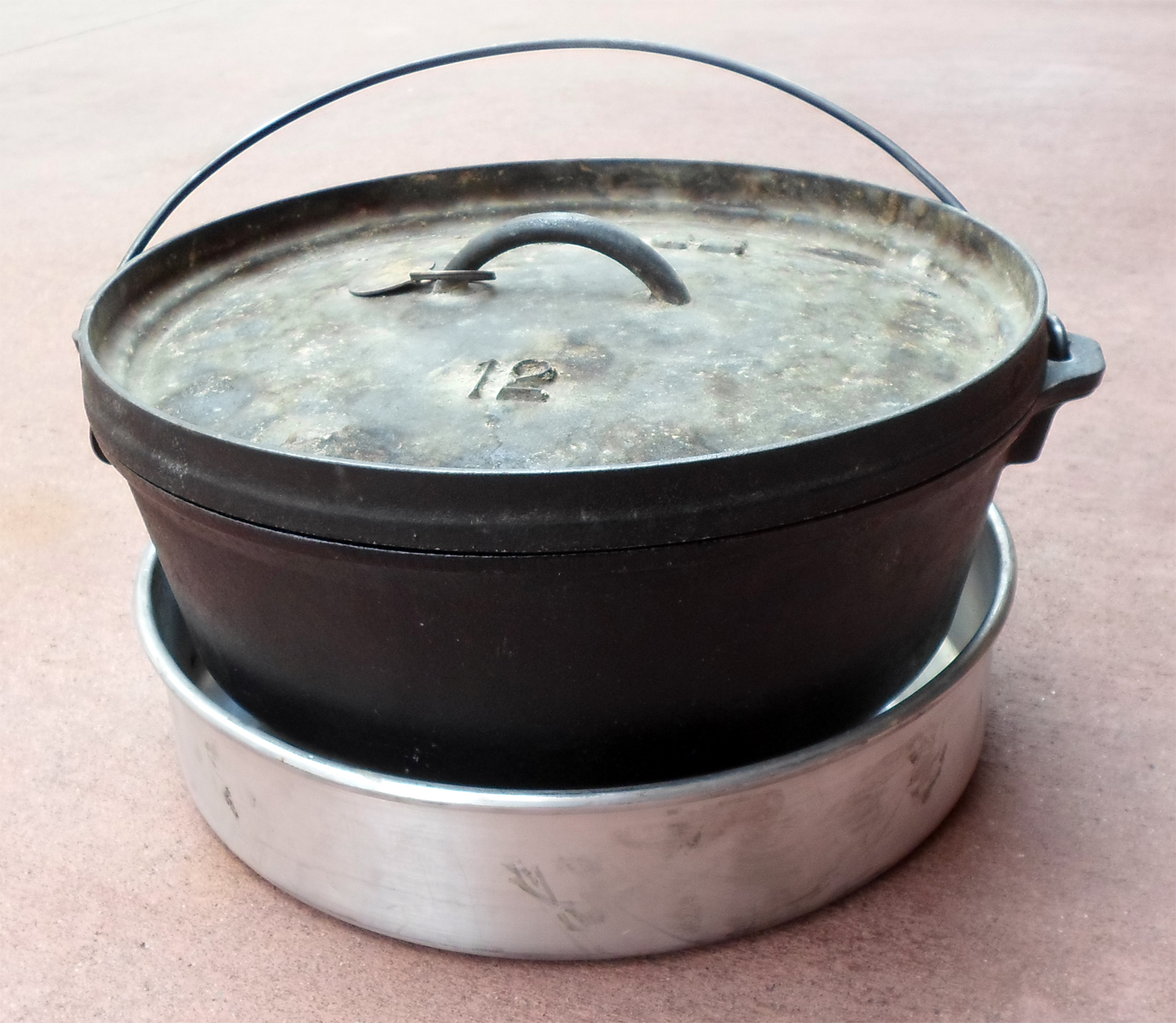 Cake pan wind break