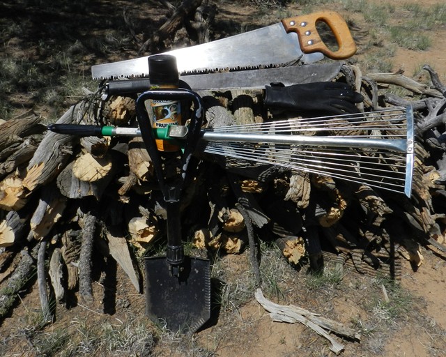 05:  Of course, the USGI folding shovel and the several years old rake in traveling configuration.