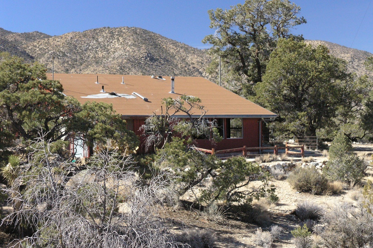 1 Cabin in Rattlesnake Vallet, back side of Big Bear. 2002.jpg