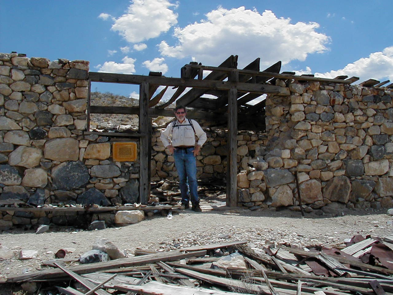 8 Lookout, Panamint Valley. 2002.jpg